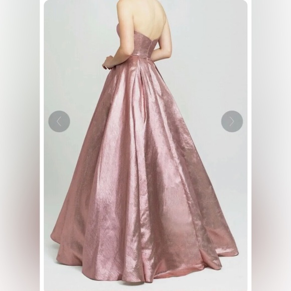 Ball Gown size 2 - Picture 2 of 3